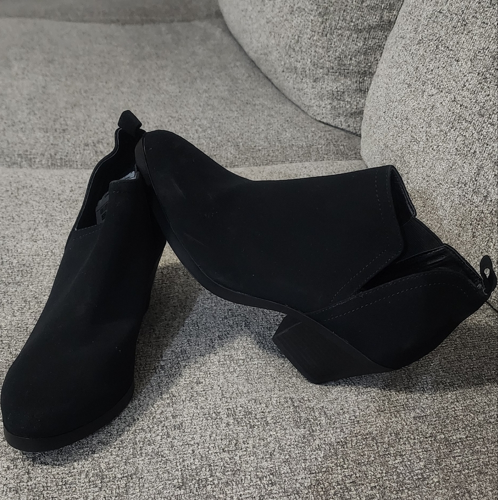Elegant Black Ankle Boots